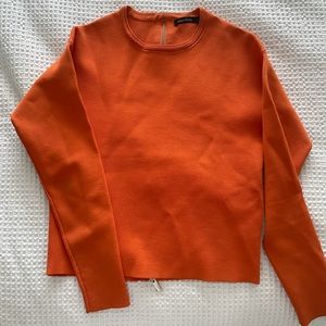 Thin semester with a back zipper